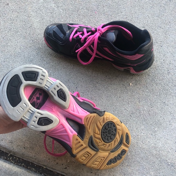 Volleyball shoes! - Picture 3 of 4